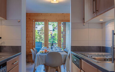 Nendaz 360: Cabinetry, Proprietà, Controsoffitto, Mobilia, Legna, Lavandino Della Cucina, Interior Design, Cucina, Lavello, Pavimentazione