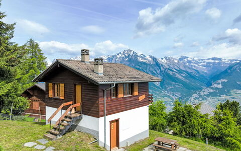 Hildegarde: Nube, Cielo, Pianta, Costruzione, Montagna, Paesaggio Naturale, Finestra, Albero, Legna, Casa