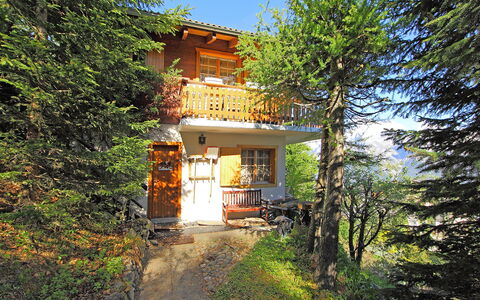 Dejo a Dzeu: Pianta, Cielo, Costruzione, Finestra, Paesaggio Naturale, Albero, Immobiliare, Paesaggio, Villetta