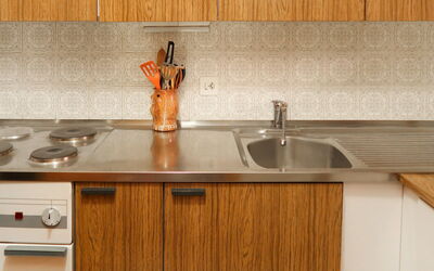 Bouleaux e 1 800.19: Marrone, Rubinetto, Lavandino Della Cucina, Cabinetry, Controsoffitto, Lavello, Idraulico Fixture, Proprietà, Mobilia, Cucina