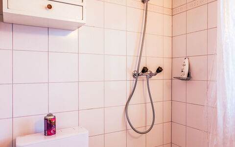 Jolimont J4: Idraulico Fixture, Bagno, Pavimentazione, Pavimento, Idraulico, Interior Design, Doccia, Rubinetto, Soffione Doccia, Camera