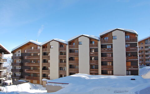 Nendaz 830: Cielo, Costruzione, Giorno, Proprietà, Finestra, Neve, Urban Design, Casa, Condominio, Congelamento