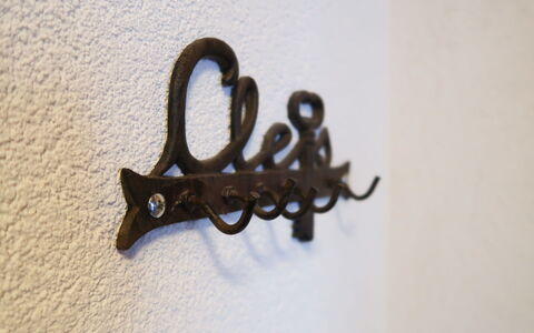 Nendaz 830: Albero, Legna, Font, Arte, Metallo, Fashion Accessory, Blu Elettrico, Arti Visive