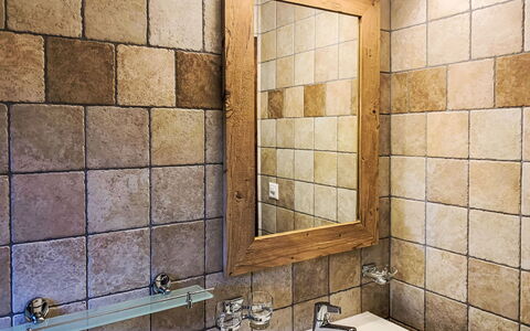 Nendaz 150: Marrone, Specchio, Rubinetto, Lavello, Proprietà, Idraulico Fixture, Costruzione, Bagno, Lavandino Del Bagno, Interior Design