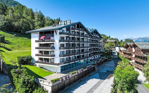 Nendaz 150: Cielo, Pianta, Costruzione, Albero, Urban Design, Condominio, Montagna, Palazzone, Zona Residenziale, Facciata