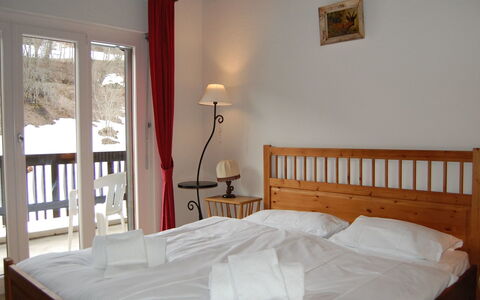 Nendaz 150: Camera Da Letto, Letto, Camera, Mobilia, Proprietà, Telaio Del Letto, Lenzuolo, Pavimento, Materasso, Bedding