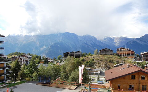 Bel Alp D3: Cielo, Hill Station, Geografia Montane, Cittadina, Montagna, Zona Urbana, Insediamento Umano, Zona Residenziale, Nube, Giorno