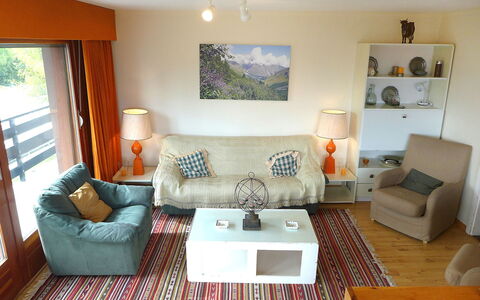 Bel Alp D3: Soggiorno, Camera, Mobilia, Proprietà, Interior Design, Tavolino Da Caffè, Pavimento, Tavolo, Costruzione, Casa