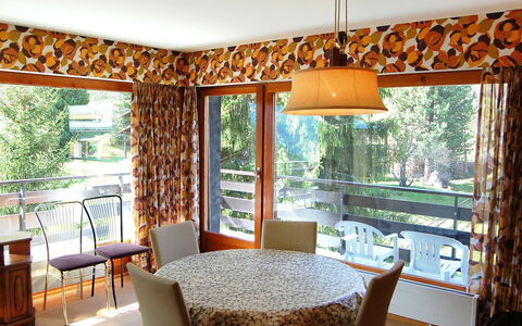 Panoramic G4: Camera, Interior Design, Proprietà, Finestra Trattamento, Mobilia, Mantovana Finestra, Soffitto, Costruzione, Tenda, Tavolo