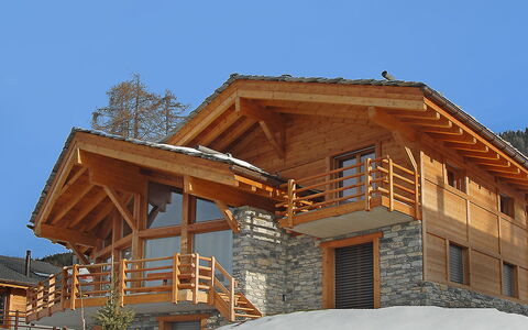 Sebas: Cielo, Costruzione, Legna, Albero, Finestra, Casa, Pendenza, Villetta, Shade, Raccordo