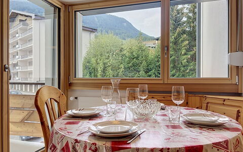 Diana E2: Interior Design, Legna, Mobilia, Camera, Sedia, Tavolo, Finestra Trattamento, Bicchiere, Cucina & Sala Da Pranzo Tavolo, Sala Da Pranzo