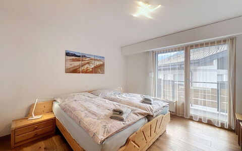Diana E2: Legna, Camera Da Letto, Interior Design, Letto, Pavimento, Lenzuolo, Bedding, Soffitto, Camera, Appartamento