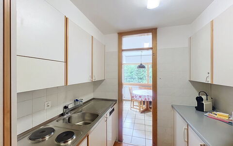 Diana E2: Cucina, Pavimentazione, Controsoffitto, Legna, Interior Design, Pavimento, Soffitto, Lavandino Della Cucina, Elettrodomestico Da Cucina, Apparecchio Major