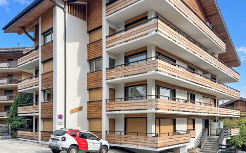 Diana E2: Appartamento, Condominio, Balcone, Raccordo, Legname, Illuminazione Diurna