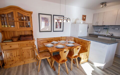 Les Bouillets: Camera, Mobilia, Proprietà, Pavimento In Legno, Interior Design, Latifoglie, Pavimento, Sala Da Pranzo, Costruzione, Casa