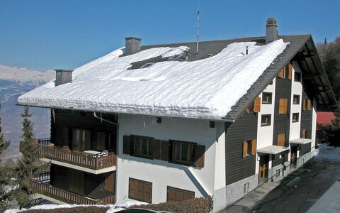 Bellevue l: Ruota, Cielo, Costruzione, Proprietà, Finestra, Neve, Auto, Casa, Veicolo