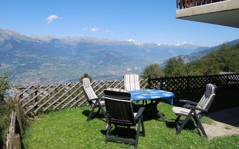 Bellevue l: Proprietà, Montagna, Geografia Montane, Cielo, Hill Station, Catena Montuosa, Erba, Tavolo, Alpi, Immobiliare