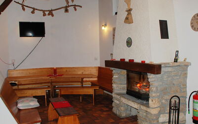 Le Sorbier 100.4: Focolare, Camera, Massoneria Forno, Camino, Proprietà, Mobilia, Interior Design, Costruzione, Soggiorno, Tavolo