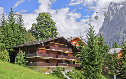 Chalet Bodmisunne: Nube, Pianta, Cielo, Costruzione, Montagna, Finestra, Paesaggio Naturale, Albero, Highland, Casa