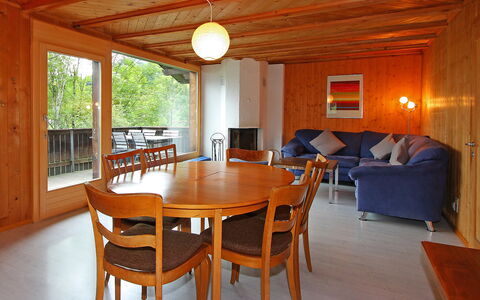 Egg-Isch: Tavolo, Mobilia, Sedia, Finestra, Divano, Legna, Interior Design, Pavimento, Pavimentazione, Albero