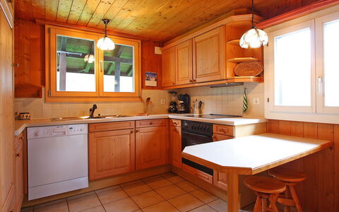 Egg-Isch: Lavandino Della Cucina, Cabinetry, Finestra, Proprietà, Mobilia, Controsoffitto, Lavello, Rubinetto, Tavolo, Cucina