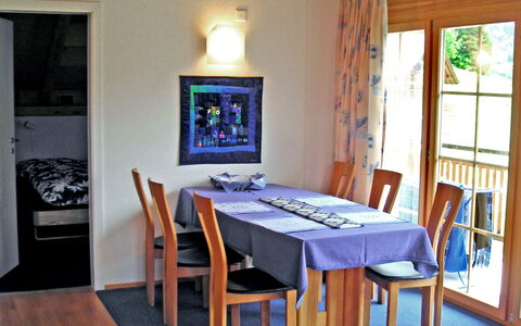 Steinbilla: Tavolo, Mobilia, Proprietà, Sedia, Legna, Cucina & Sala Da Pranzo Tavolo, Interior Design, Pavimento, Pavimentazione, Tovaglia