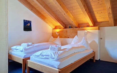 Steinbilla: Legna, Camera Da Letto, Telaio Del Letto, Letto, Soffitto, Color Legno, Villetta, Latifoglie, Bedding, Lenzuolo