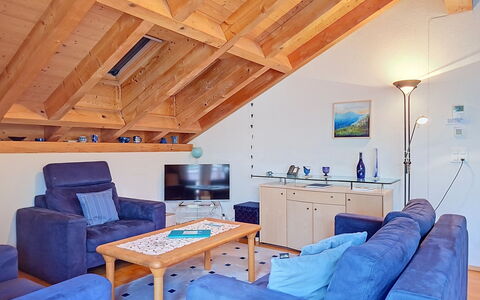 Steinbilla: Interior Design, Pavimento, Pavimentazione, Soffitto, Mobilia, Camera, Appartamento, Soggiorno, Latifoglie, Sedia