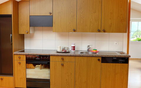 Oltschiblick: Cabinetry, Controsoffitto, Mobilia, Cucina, Camera, Proprietà, Credenza, Compensato, Interior Design, Casa