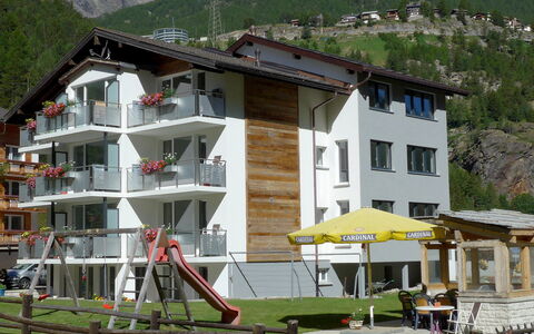 Saas-Grund 200: Costruzione, Proprietà, Finestra, Pianta, Montagna, Casa, Urban Design, Zona Residenziale, Tempo Libero, Immobiliare