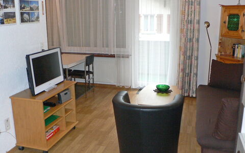 Täsch 130: Camera, Mobilia, Proprietà, Scrivania, Scrivania Del Computer, Interior Design, Costruzione, Casa, Tavolo, Soggiorno