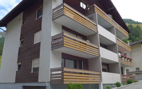 Täsch 130: Costruzione, Pianta, Proprietà, Cielo, Finestra, Architettura, Urban Design, Lotto, Legna