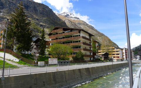 Zermatt 100: Nube, Cielo, Acqua, Pianta, Costruzione, Montagna, Albero, Street Luce, Alveo, Banca