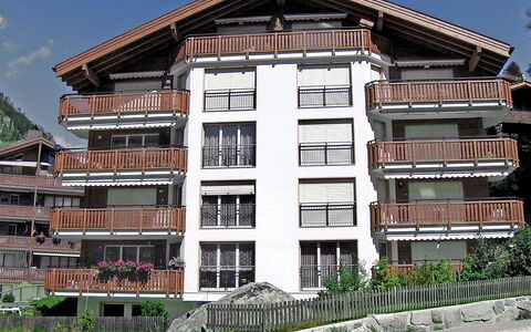 Orta: Costruzione, Proprietà, Cielo, Finestra, Pianta, Architettura, Urban Design, Zona Residenziale, Facciata, Casa