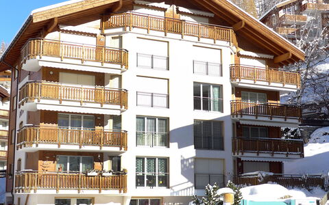 Orta: Proprietà, Costruzione, Appartamento, Casa, Casa, Immobiliare, Condominio, Architettura, Zona Residenziale, Uso Misto