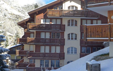 Aquila: Proprietà, Neve, Costruzione, Casa, Inverno, Casa, Immobiliare, Architettura, Appartamento, Condominio