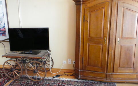 St. Martin: Mobilia, Camera, Proprietà, Credenza, Pavimento, Color Legno, Porta, Armadio, Casa, Legna
