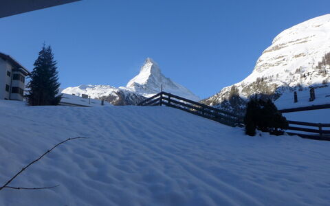 Zermatt 331: Cielo, Montagna, Neve, Nube, Pendenza, Albero, Geomorfologia Glaciale, Terreno, Calotta Di Ghiaccio, Congelamento