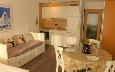 Select: Tavolo, Mobilia, Divano, Cornice, Legna, Sedia, Comfort, Interior Design, Soggiorno, Televisione