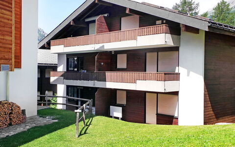 Luchre: Costruzione, Proprietà, Pianta, Finestra, Cielo, Albero, Lotto, Legna, Urban Design, Erba