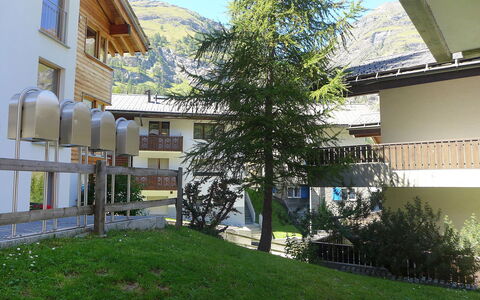 Luchre: Proprietà, Casa, Albero, Costruzione, Architettura, Immobiliare, Casa, Zona Residenziale, Erba, Camera