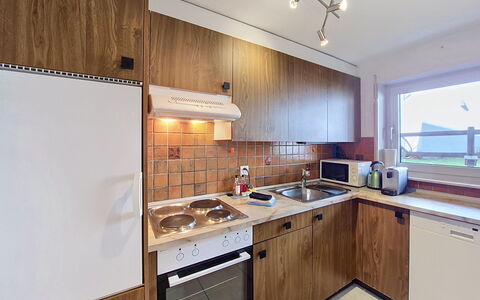 Luchre: Controsoffitto, Cucina, Interior Design, Cabinetry, Legna, Pavimentazione, Apparecchio Major, Soffitto, Elettrodomestico Da Cucina, Pavimento