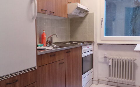 Kondor: Proprietà, Camera, Cabinetry, Mobilia, Cucina, Casa, Pavimento, Immobiliare, Costruzione, Interior Design