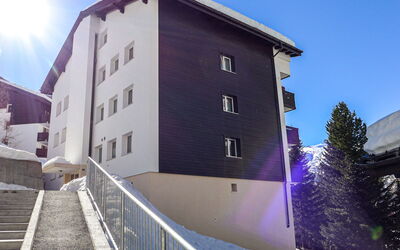 Zermatt 590: Cielo, Proprietà, Costruzione, Finestra, Urban Design, Albero, Quartiere, Proprietà Del Materiale, Zona Residenziale, Facciata