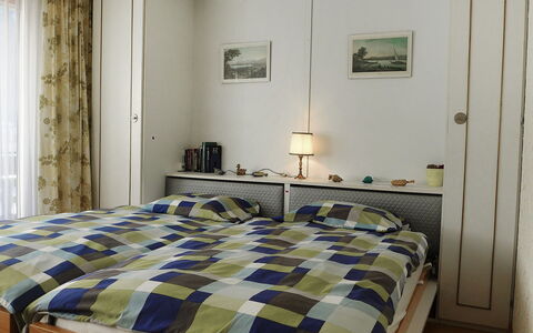 Milihaus a: Camera Da Letto, Letto, Mobilia, Camera, Proprietà, Lenzuolo, Telaio Del Letto, Bedding, Parete, Interior Design