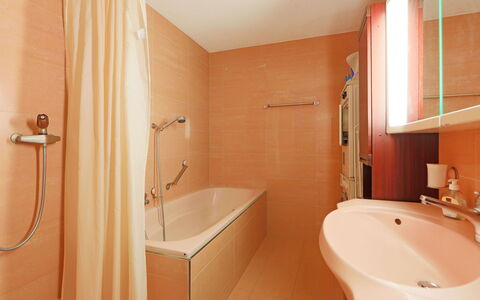 Bodmen a: Marrone, Rubinetto, Idraulico Fixture, Costruzione, Vasca Da Bagno, Proprietà, Lavello, Bagno, Lavandino Del Bagno