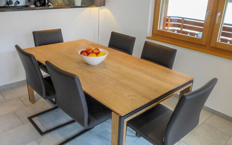 Breithorn: Tavolo, Mobilia, Finestra, Proprietà, Sedia, Tavola, Costruzione, Legna, Cucina & Sala Da Pranzo Tavolo, Interior Design