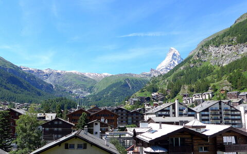 Granit: Geografia Montane, Montagna, Paesino Di Montagna, Catena Montuosa, Hill Station, Cittadina, Alpi, Cielo, Insediamento Umano, Highland