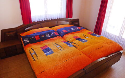 Christl: Lenzuolo, Bedding, Arancia, Camera Da Letto, Mobilia, Letto, Proprietà, Camera, Telaio Del Letto, Rosso