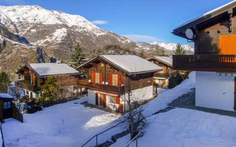 Allegra: Cielo, Neve, Giorno, Costruzione, Finestra, Nube, Montagna, Pendenza, Casa, Villetta